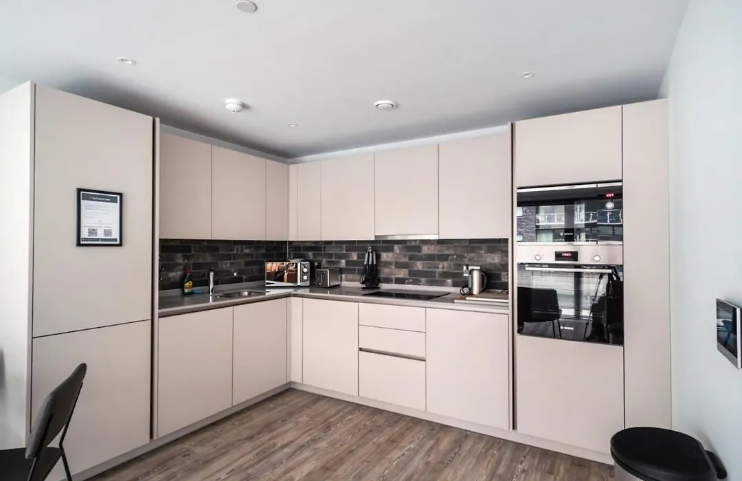Spacious 2 Bed Apartment In Central Manchester-1