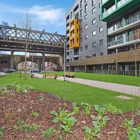 Spacious 2 Bed Apartment In Central Manchester-2