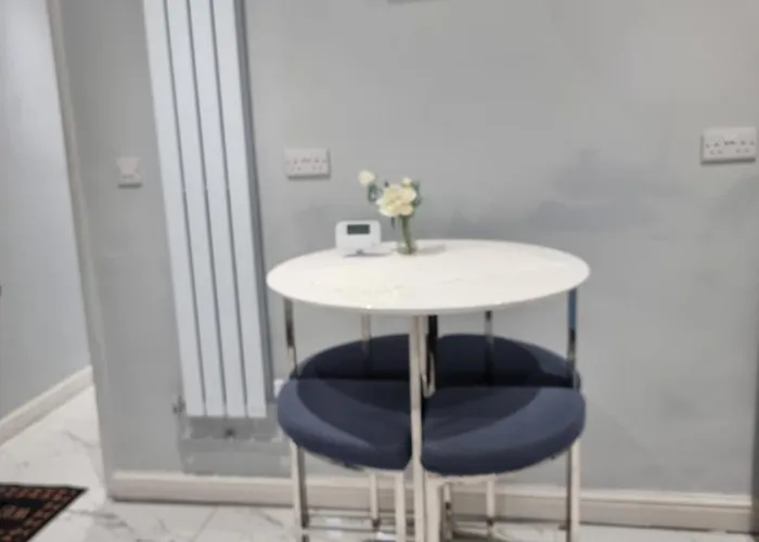 Newly Refurbished 2- Bed Stylish Home