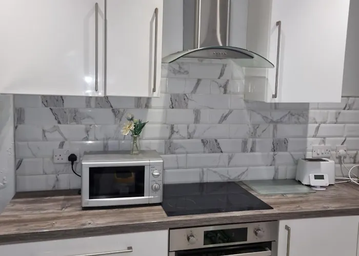 Newly Refurbished 2- Bed Stylish Home